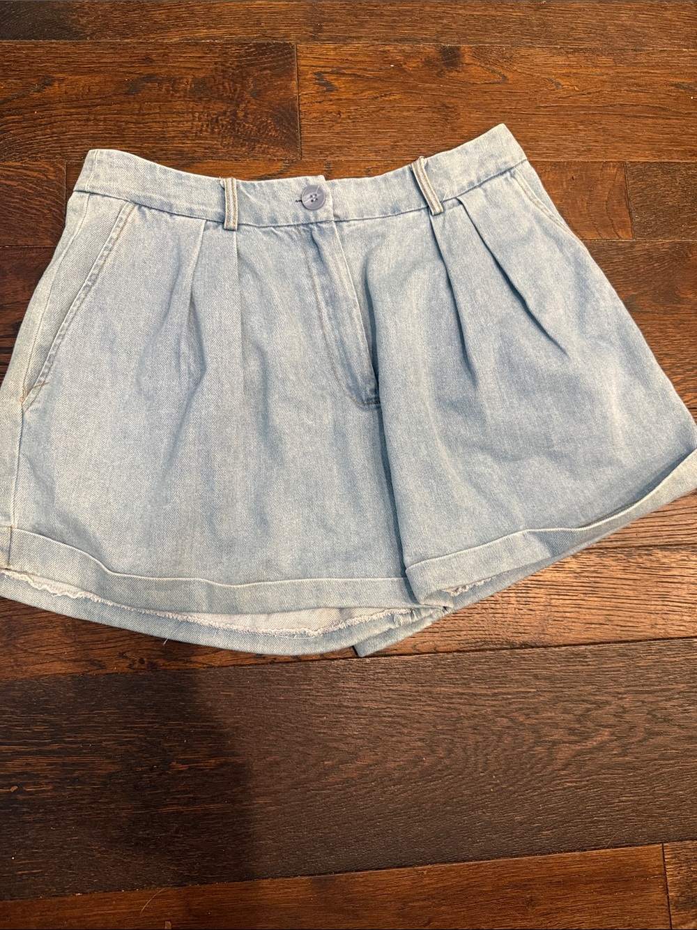 Light Wash Pleated Denim Shorts with Cuffed Hem